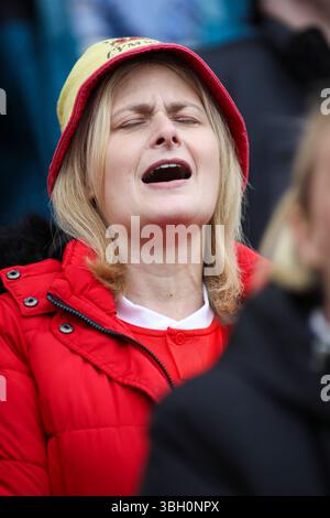 Cardiff, Wales, Großbritannien. Juni 2025. Walisische Fans während der FIFA Fussball-Weltmeisterschaft, der Europameisterschaft, des Spiels der Gruppe J zwischen Wales und Liechtenstein im Cardiff City Stadium. Credit Glitch Images/Alamy Live News Stockfoto