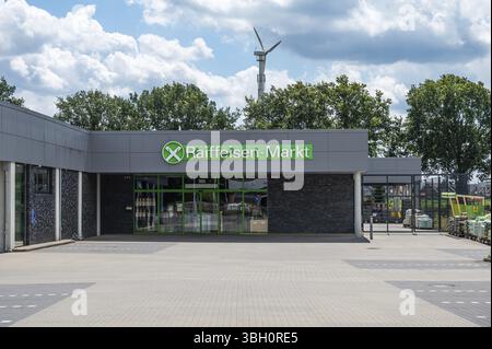 Geeste-Dalum, Niedersachsen, Deutschland, 14. Juli 2024 - der Raiffeisen markt für Gartenarbeit und Do IT yourself, Europa Stockfoto
