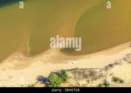 Luftaufnahme von Sodwana Bay National Park innerhalb des iSimangaliso Wetland Park, Maputaland, einem Gebiet von KwaZulu-Natal an der Ostküste Südafrikas. Stockfoto