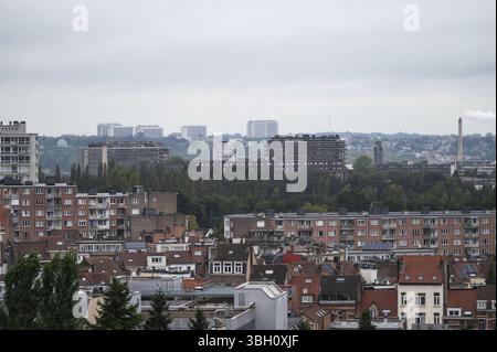 Schaerbeek, Brüssel, Belgien - 10. September 2024 - Hochwinkelblick über den Norden von Brüssel, hauptsächlich Schaerbeek und Laeken Stockfoto