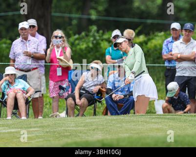 Galloway, NJ, USA. Juni 2025. Nelly Korda aus den Vereinigten Staaten schickt auf das 10. Grün während des ShopRite LPGA Classic, präsentiert von Acer in Galloway, NJ Mike Langish/CSM/Alamy Live News Stockfoto