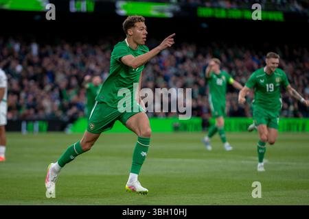 Dublin, Irland. Juni 2025. Kasey McAteer aus Irland feiert seine Treffer während des Internationalen Freundschaftsspiels zwischen der Republik Irland und Senegal am 6. Juni 2025 im Aviva Stadium in Dublin, Irland (Foto: Andrew SURMA/ Credit: SIPA USA/Alamy Live News) Stockfoto