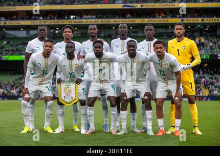Dublin, Irland. Juni 2025. Die senegalesische Fußballnationalmannschaft posiert für ein Foto während des Internationalen Freundschaftsspiels zwischen der Republik Irland und Senegal im Aviva Stadium in Dublin, Irland am 6. Juni 2025 (Foto: Andrew SURMA/ Credit: SIPA USA/Alamy Live News) Stockfoto