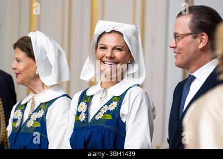 Stockholm, Schweden. Juni 2025. STOCKHOLM, SCHWEDEN 20250606Kronprinzessin Victoria und Prinz Daniel empfangen Gäste bei einem Empfang zum Nationalfeiertag im Stockholmer Palast im Zusammenhang mit dem schwedischen Nationalfeiertag am 6. Juni. Foto: Pontus Lundahl/TT/Code 10050 Credit: TT News Agency/Alamy Live News Stockfoto