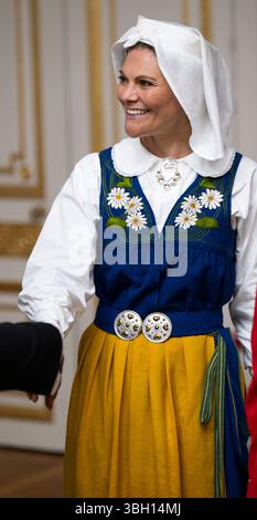 Stockholm, Schweden. Juni 2025. STOCKHOLM, SCHWEDEN 20250606Kronprinzessin Victoria empfängt Gäste bei einem Empfang zum Nationalfeiertag im Stockholmer Palast im Zusammenhang mit dem schwedischen Nationalfeiertag am 6. Juni. Foto: Pontus Lundahl/TT/Code 10050 Credit: TT News Agency/Alamy Live News Stockfoto