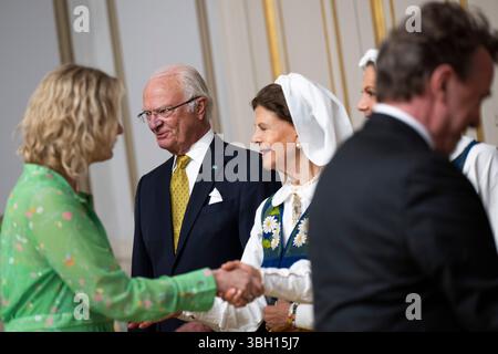 Stockholm, Schweden. Juni 2025. STOCKHOLM, SCHWEDEN 20250606König Carl Gustaf, Königin Silvia empfängt Gäste zu einem Empfang zum Nationalfeiertag im Stockholmer Palast im Zusammenhang mit der Feier des schwedischen Nationalfeiertags am 6. Juni. Foto: Pontus Lundahl/TT/Code 10050 Credit: TT News Agency/Alamy Live News Stockfoto