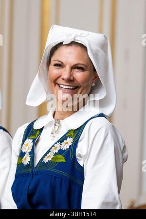Stockholm, Schweden. Juni 2025. STOCKHOLM, SCHWEDEN 20250606Kronprinzessin Victoria empfängt Gäste bei einem Empfang zum Nationalfeiertag im Stockholmer Palast im Zusammenhang mit dem schwedischen Nationalfeiertag am 6. Juni. Foto: Pontus Lundahl/TT/Code 10050 Credit: TT News Agency/Alamy Live News Stockfoto