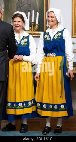 Stockholm, Schweden. Juni 2025. STOCKHOLM, SCHWEDEN 20250606Königin Silvia und Kronprinzessin Victoria empfangen Gäste zu einem Empfang zum Nationalfeiertag im Stockholmer Palast im Zusammenhang mit dem schwedischen Nationalfeiertag am 6. Juni. Foto: Pontus Lundahl/TT/Code 10050 Credit: TT News Agency/Alamy Live News Stockfoto