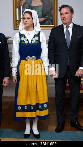 Stockholm, Schweden. Juni 2025. STOCKHOLM, SCHWEDEN 20250606Prinzessin Madeleine und ihr Ehemann Christopher O'Neill empfangen Gäste bei einem Empfang zum Nationalfeiertag im Stockholmer Palast im Zusammenhang mit dem schwedischen Nationalfeiertag am 6. Juni. Foto: Pontus Lundahl/TT/Code 10050 Credit: TT News Agency/Alamy Live News Stockfoto