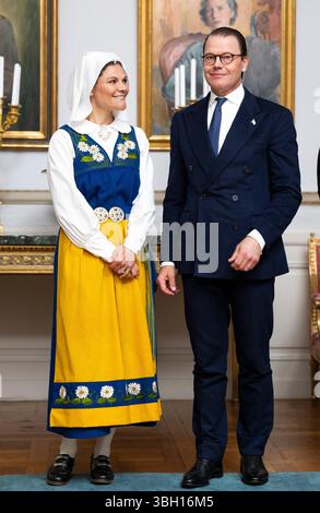 Stockholm, Schweden. Juni 2025. STOCKHOLM, SCHWEDEN 20250606Kronprinzessin Victoria und Prinz Daniel empfangen Gäste bei einem Empfang zum Nationalfeiertag im Stockholmer Palast im Zusammenhang mit dem schwedischen Nationalfeiertag am 6. Juni. Foto: Pontus Lundahl/TT/Code 10050 Credit: TT News Agency/Alamy Live News Stockfoto