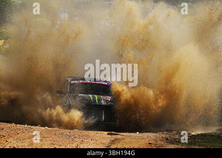 Piombino, Piombino, Italien. Juni 2025. Fahrer OliverÂ Solber und Co-Pilot james Fultonof vom Team Printsport Toyota Gr Yaris Rally2, sie stehen am 1. HE Day of the Race, während der FIA World Rally Championship WRC Rally Italia Sardegna 2025, 06 Jun, Sardegan, Ital Credit: Luca Barsali/ZUMA Press Wire/ZUMA Wire/Alamy Live News Stockfoto