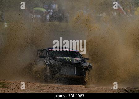 Piombino, Piombino, Italien. Juni 2025. Fahrer OliverÂ Solber und Co-Pilot james Fultonof vom Team Printsport Toyota Gr Yaris Rally2, sie stehen am 1. HE Day of the Race, während der FIA World Rally Championship WRC Rally Italia Sardegna 2025, 06 Jun, Sardegan, Ital Credit: Luca Barsali/ZUMA Press Wire/ZUMA Wire/Alamy Live News Stockfoto
