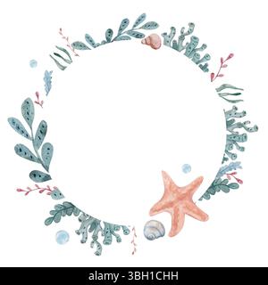 Runder Aquarellrahmen mit Seesternen, Muscheln und Algen, Wasserblasen und leeren Textstellen. Handgezeichnet, weißer Hintergrund. Elegantes Design, perfekt für Hochzeitseinladungen und Grußkarten. Stockfoto
