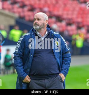 Juni 2025. Glasgow, Großbritannien. Schottland spielte Island in einem internationalen Freundschaftsspiel im schottischen Nationalstadion Hampden Park in Glasgow. Das Ergebnis war Schottland 1:3, Island Image von Steve Clarke, schottischer Teamtrainer, Credit: Findlay / Alamy Live News Stockfoto
