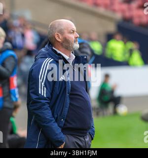 Juni 2025. Glasgow, Großbritannien. Schottland spielte Island in einem internationalen Freundschaftsspiel im schottischen Nationalstadion Hampden Park in Glasgow. Das Ergebnis war Schottland 1:3, Island Image von Steve Clarke, schottischer Teamtrainer, Credit: Findlay / Alamy Live News Stockfoto