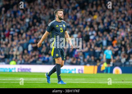 Juni 2025. Glasgow, Großbritannien. Schottland spielte Island in einem internationalen Freundschaftsspiel im schottischen Nationalstadion Hampden Park in Glasgow. Die Endpunktzahl war Schottland 1:3, Island Image of Grant Hanley (S5). Quelle: Findlay / Alamy Live News Stockfoto