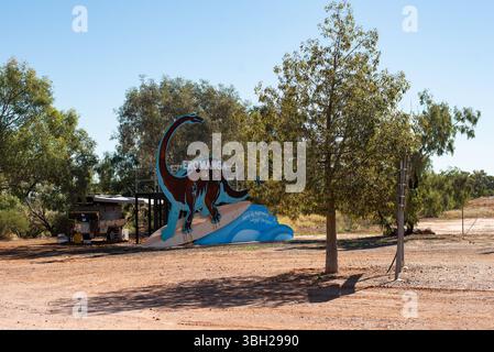 Dinosaurierskulptur in Eromanga Stockfoto
