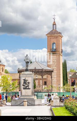 Alcala de Henares - 5. Mai 2025: Hauptplatz, genannt Plaza de Cervantes, im historischen Zentrum der Stadt Alcala de Henares, Spanien Stockfoto
