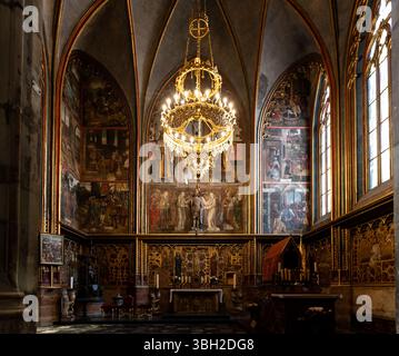 Das Innere des gotischen Veitsdoms aus dem Jahr 1344 in Prag in der Tschechischen republik in Mitteleuropa Stockfoto