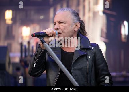 Trondheim, Norwegen. Juni 2025. Die englische Heavy-Metal-Band Iron Maiden tritt während des norwegischen Musikfestivals Trondheim Rocks 2025 in Trondheim auf. Hier ist Sänger Bruce Dickinson live auf der Bühne zu sehen. Stockfoto