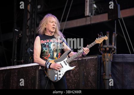 Trondheim, Norwegen. Juni 2025. Die englische Heavy-Metal-Band Iron Maiden tritt während des norwegischen Musikfestivals Trondheim Rocks 2025 in Trondheim auf. Hier ist Gitarrist Janick Gers live auf der Bühne zu sehen. Stockfoto