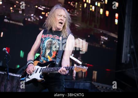 Trondheim, Norwegen. Juni 2025. Die englische Heavy-Metal-Band Iron Maiden tritt während des norwegischen Musikfestivals Trondheim Rocks 2025 in Trondheim auf. Hier ist Gitarrist Janick Gers live auf der Bühne zu sehen. Stockfoto