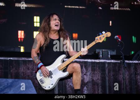 Trondheim, Norwegen. Juni 2025. Die englische Heavy-Metal-Band Iron Maiden tritt während des norwegischen Musikfestivals Trondheim Rocks 2025 in Trondheim auf. Hier ist Bassist Steve Harris live auf der Bühne zu sehen. Stockfoto