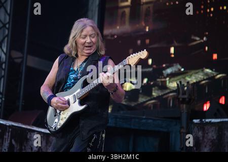 Trondheim, Norwegen. Juni 2025. Die englische Heavy-Metal-Band Iron Maiden tritt während des norwegischen Musikfestivals Trondheim Rocks 2025 in Trondheim auf. Hier ist Gitarrist Dave Murray live auf der Bühne zu sehen. Stockfoto