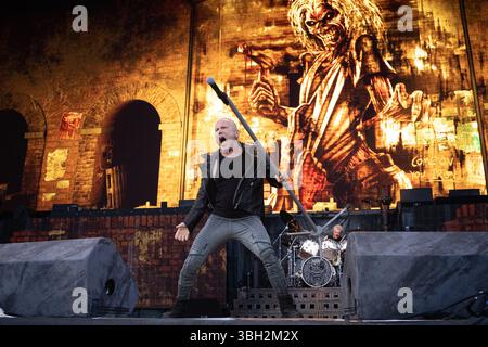 Trondheim, Norwegen. Juni 2025. Die englische Heavy-Metal-Band Iron Maiden tritt während des norwegischen Musikfestivals Trondheim Rocks 2025 in Trondheim auf. Hier ist Sänger Bruce Dickinson live auf der Bühne zu sehen. Stockfoto