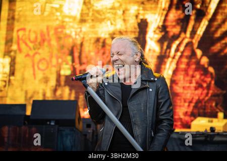 Trondheim, Norwegen. Juni 2025. Die englische Heavy-Metal-Band Iron Maiden tritt während des norwegischen Musikfestivals Trondheim Rocks 2025 in Trondheim auf. Hier ist Sänger Bruce Dickinson live auf der Bühne zu sehen. Stockfoto
