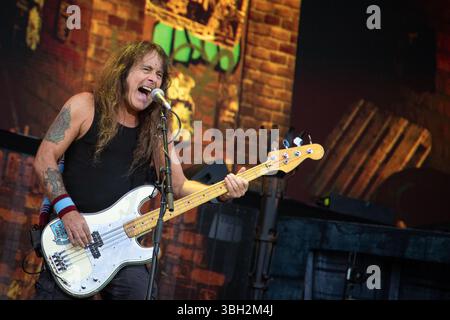 Trondheim, Norwegen. Juni 2025. Die englische Heavy-Metal-Band Iron Maiden tritt während des norwegischen Musikfestivals Trondheim Rocks 2025 in Trondheim auf. Hier ist Bassist Steve Harris live auf der Bühne zu sehen. Stockfoto