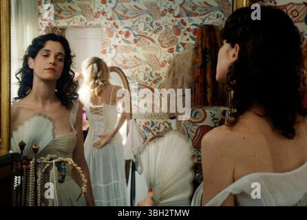 Jane Austen Wracked My Life (2024) von Laura Piani mit Camille Rutherford in der Hauptrolle als Agathe Robinson, einer Pariser Buchhandlung und aufstrebenden Autorin, die eine Schreibresidenz in England besucht, die vom Austen Estate organisiert wird, wo sie zwischen Freundschaft, Romantik und ihren literarischen Ambitionen wählen muss. Werbung NUR REDAKTIONELLE VERWENDUNG. Quelle: BFA/Sony Pictures Classics Stockfoto