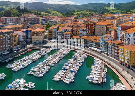 Aus der Vogelperspektive der Stadt Bermeo, Baskenland, nördlich von Spanien. Stockfoto