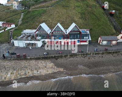 Blick aus der Vogelperspektive auf das Seaview Restaurant, Saltburn by the Sea British Seaside Resort, North Yorkshire Stockfoto