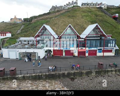 Blick aus der Vogelperspektive auf das Seaview Restaurant, Saltburn by the Sea British Seaside Resort, North Yorkshire Stockfoto