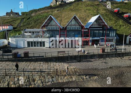 Blick aus der Vogelperspektive auf das Seaview Restaurant, Saltburn by the Sea British Seaside Resort, North Yorkshire Stockfoto