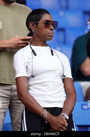 Denise Bellingham, Mutter des Englands Jude Bellingham in der Tribüne vor der WM-Qualifikation im RCDE-Stadion in Barcelona, Spanien. Bilddatum: Samstag, 7. Juni 2025. Stockfoto