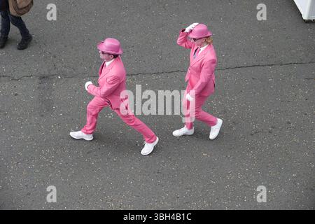 Epsom Downs Racecourse, Epsom, Surrey, Großbritannien. Juni 2025. Beim 'Betfred Derby' (zu Ehren seiner Hoheit Aga Khan IV) - Gruppe 1 Rennen. Quelle: Motofoto/Alamy Live News Stockfoto