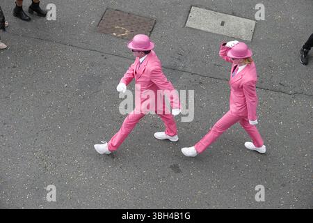 Epsom Downs Racecourse, Epsom, Surrey, Großbritannien. Juni 2025. Beim 'Betfred Derby' (zu Ehren seiner Hoheit Aga Khan IV) - Gruppe 1 Rennen. Quelle: Motofoto/Alamy Live News Stockfoto