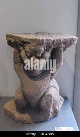 Vietnam, Hue. Hue Museum of Royal Antiquities. Löwenstatue aus dem 10. Jahrhundert, harter Sandstein. Stockfoto