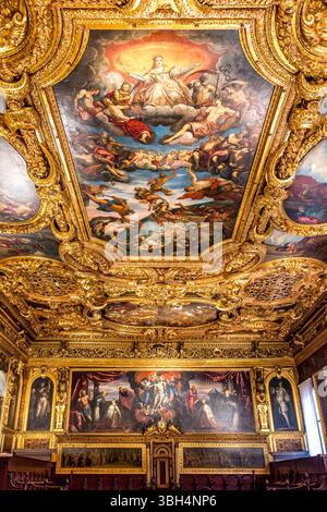 Venedig, Italien - 6. Februar 2025: Kammer des Großen Rates (Sala del Maggior Consiglio) im Dogenpalast (Palazzo Ducale) in Venedig Stockfoto