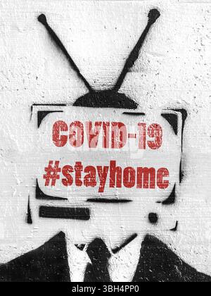 TV-Kopf mit Hashtag #stayhome (COVID-19). Coronavirus in der Welt. COVID-19-Warnbanner. 2019 Coronavirus Konzept, für einen Ausbruch kommt es in Wuhan Stockfoto