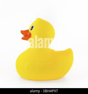 Badeente gelb Spielzeug für Schwimmen auf weißem Hintergrund Stockfoto