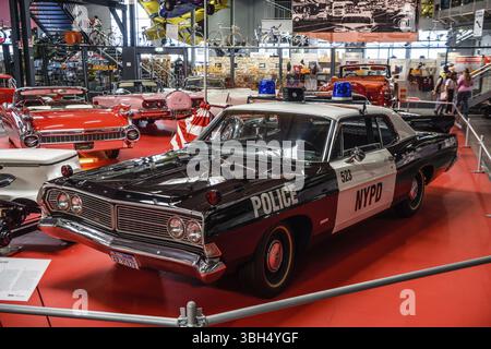 SINSHEIM, DEUTSCHLAND - MAI 2022: Polizeiwagen Ford Galaxie 500 3. Generation 1968 325ps Stockfoto
