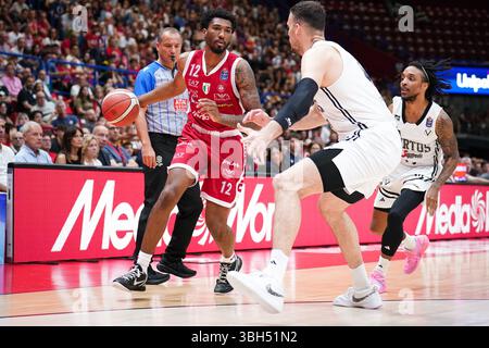 Mailand, Italien. Juni 2025. Armoni Brooks (EA7 Emporio Armani Olimpia Milano) während der Playoff - Halbfinale - EA7 Emporio Armani Milano vs Virtus Segafredo Bologna, italienische Basketball Serie A Spiel in Mailand, Italien, 07. Juni 2025 Credit: Independent Photo Agency/Alamy Live News Stockfoto