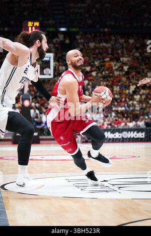Mailand, Italien. Juni 2025. Shavon Shields (EA7 Emporio Armani Olimpia Milano) während der Playoff - Halbfinale - EA7 Emporio Armani Milano vs Virtus Segafredo Bologna, italienische Basketball Serie A Spiel in Mailand, Italien, 07. Juni 2025 Credit: Independent Photo Agency/Alamy Live News Stockfoto