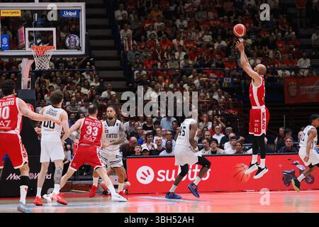 Mailand, Italien. Juni 2025. Shavon Shields (EA7 Emporio Armani Olimpia Milano) während der Playoff - Halbfinale - EA7 Emporio Armani Milano vs Virtus Segafredo Bologna, italienische Basketball Serie A Spiel in Mailand, Italien, 07. Juni 2025 Credit: Independent Photo Agency/Alamy Live News Stockfoto