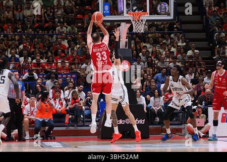 Mailand, Italien. Juni 2025. Nikola Mirotic (EA7 Emporio Armani Olimpia Milano) während der Playoff - Halbfinale - EA7 Emporio Armani Milano vs Virtus Segafredo Bologna, italienische Basketball Serie A Spiel in Mailand, Italien, 07. Juni 2025 Credit: Independent Photo Agency/Alamy Live News Stockfoto