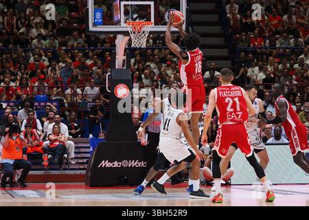 Mailand, Italien. Juni 2025. Zack LeDay (EA7 Emporio Armani Olimpia Milano) während der Playoff - Halbfinale - EA7 Emporio Armani Milano vs Virtus Segafredo Bologna, italienische Basketball Serie A Spiel in Mailand, Italien, 07. Juni 2025 Credit: Independent Photo Agency/Alamy Live News Stockfoto