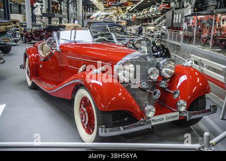 SINSHEIM, DEUTSCHLAND - MAI 2022: Rotes Mercedes-Benz 540 K Special Roadster Cabrio 1938 180PS Stockfoto